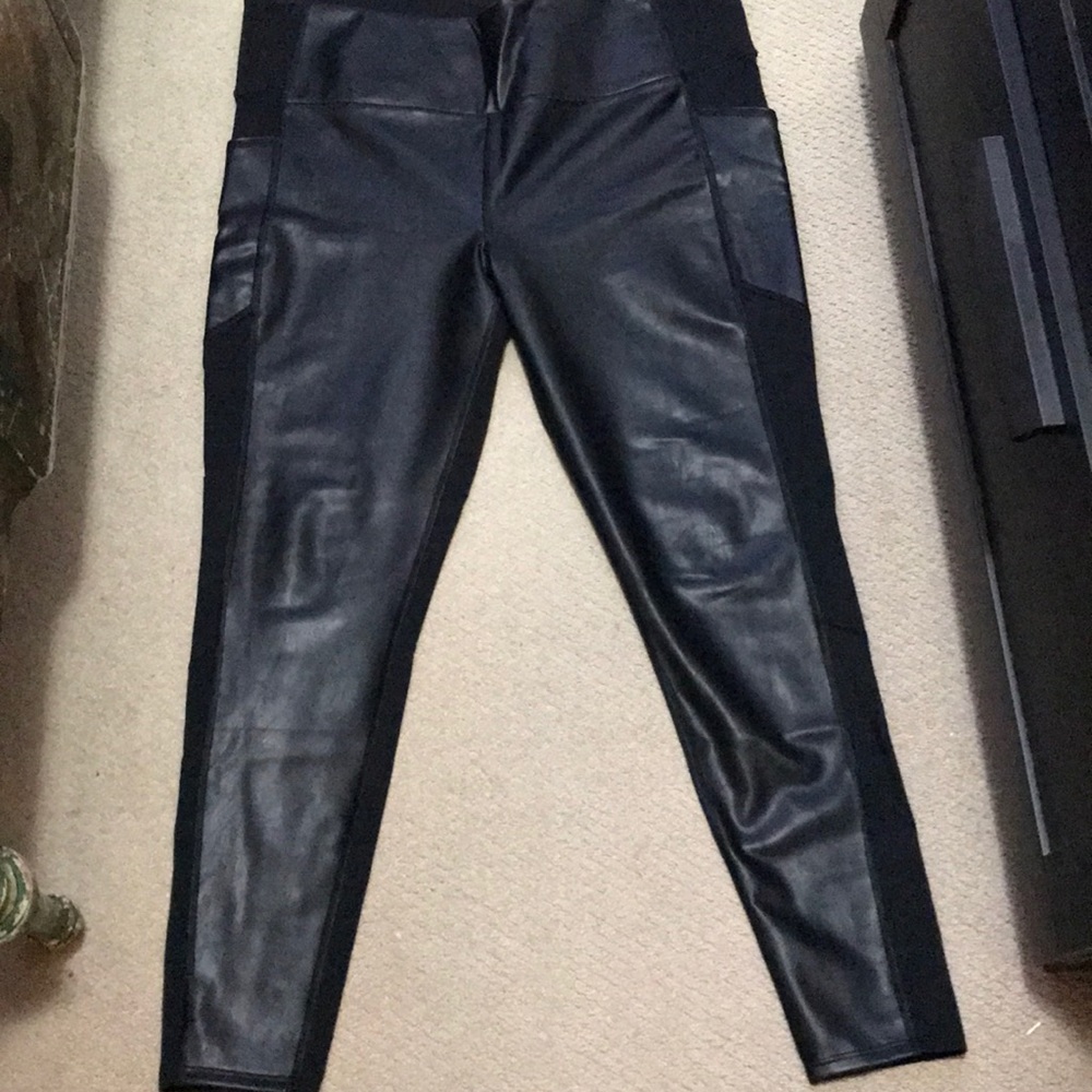 Gleam Chaturanga to Town tights